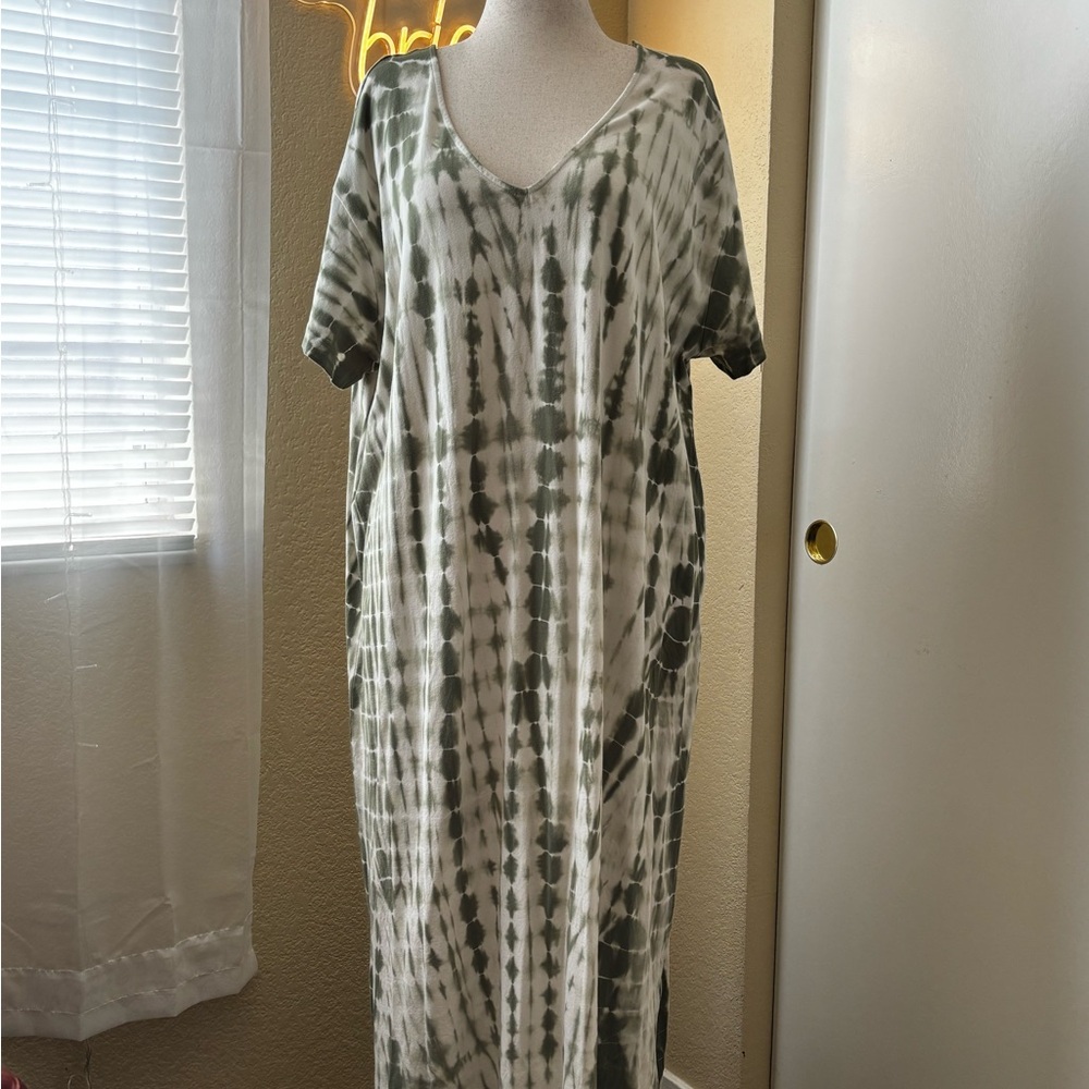 Crescent Drive Tie Dye V-Neck Short Sleeve Maxi Dress